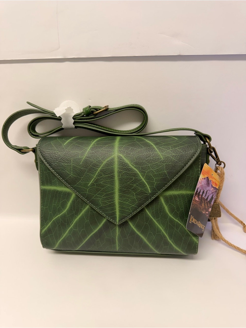 New The Lord of The Rings Lembas Leaf CrossbodyBag. - Picture 6 of 8